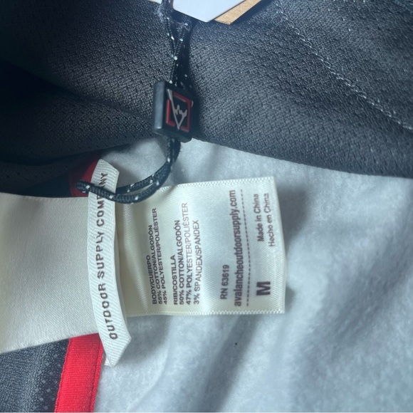 Avalanche Outdoor supply company Gray Hoodie medium - Picture 11 of 11